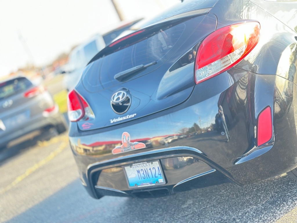 Hyundai Veloster Base 2012