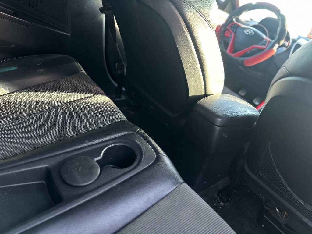 Hyundai Veloster Base 2012