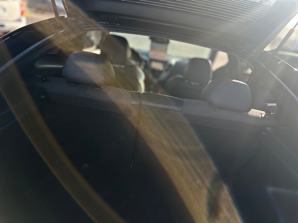 Hyundai Veloster Base 2012