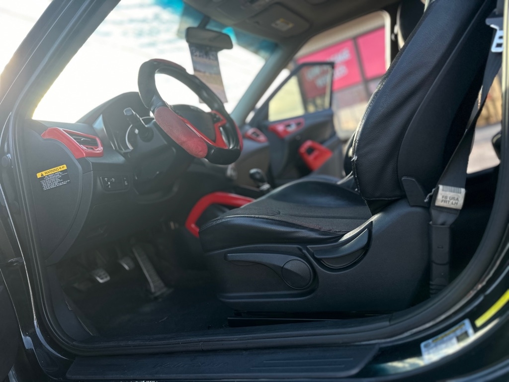 Hyundai Veloster Base 2012