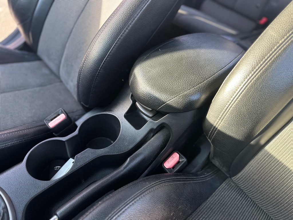 Hyundai Veloster Base 2012