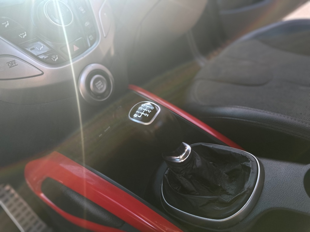 Hyundai Veloster Base 2012