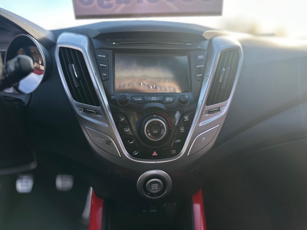 Hyundai Veloster Base 2012