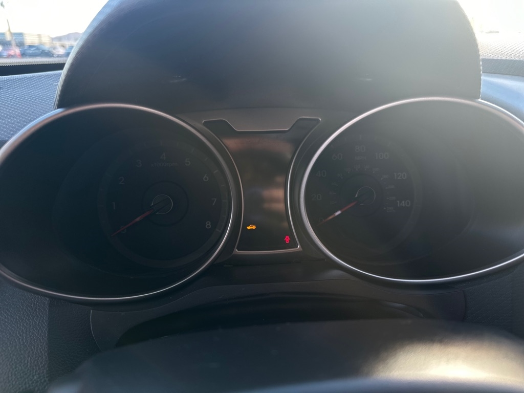 Hyundai Veloster Base 2012