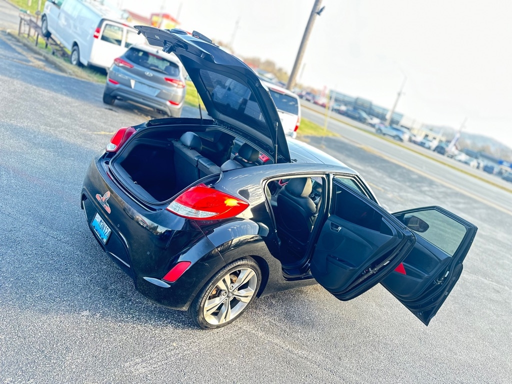 Hyundai Veloster Base 2012