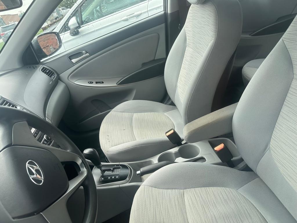 Hyundai Accent SE 4-Door 6A 2017