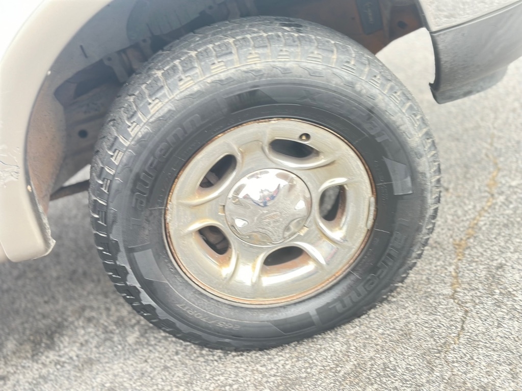 Ford F-150 XLT SuperCrew Short Bed 4WD 2002