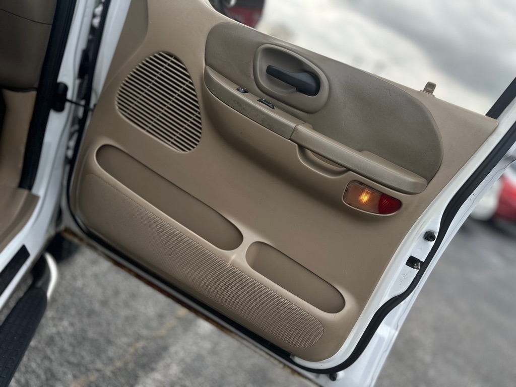 Ford F-150 XLT SuperCrew Short Bed 4WD 2002