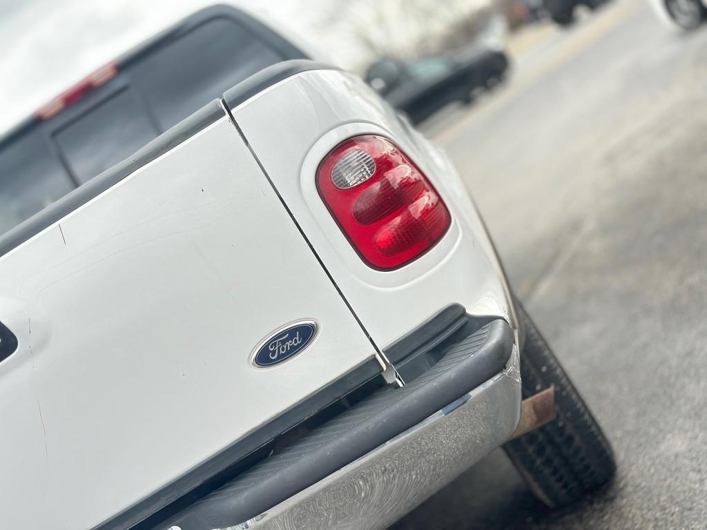 Ford F-150 XLT SuperCrew Short Bed 4WD 2002