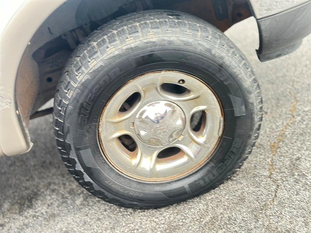 Ford F-150 XLT SuperCrew Short Bed 4WD 2002