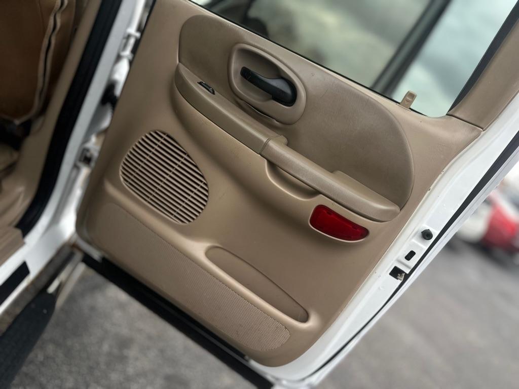 Ford F-150 XLT SuperCrew Short Bed 4WD 2002