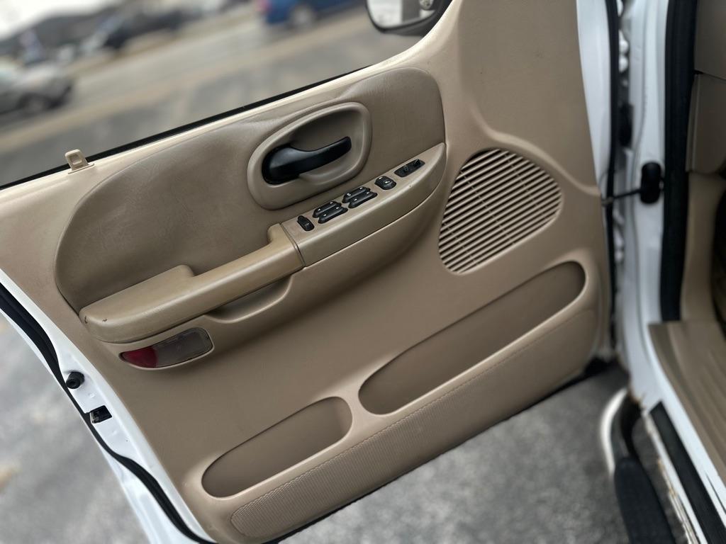 Ford F-150 XLT SuperCrew Short Bed 4WD 2002