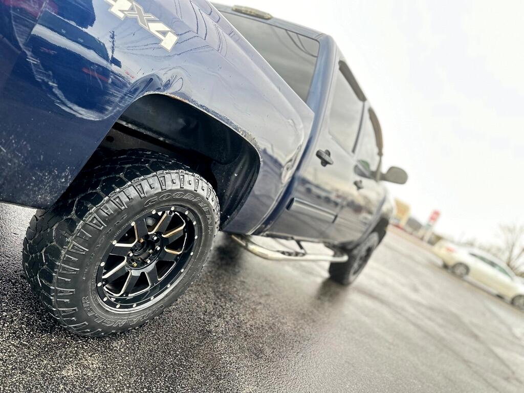 Chevrolet Silverado 1500 LS Crew Cab Short Box 4WD 2011