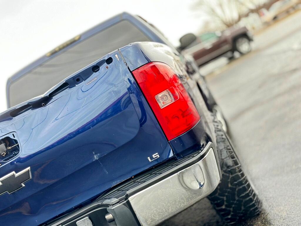 Chevrolet Silverado 1500 LS Crew Cab Short Box 4WD 2011