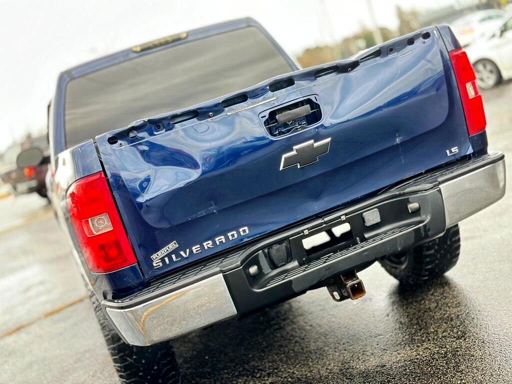 Chevrolet Silverado 1500 LS Crew Cab Short Box 4WD 2011