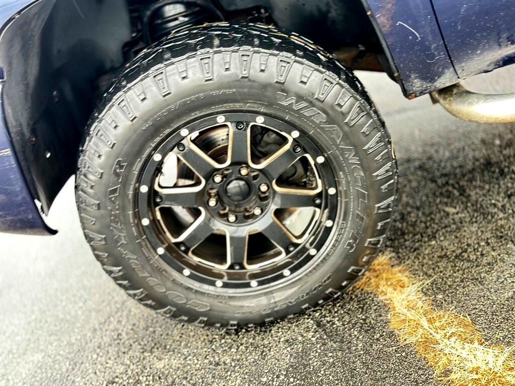 Chevrolet Silverado 1500 LS Crew Cab Short Box 4WD 2011