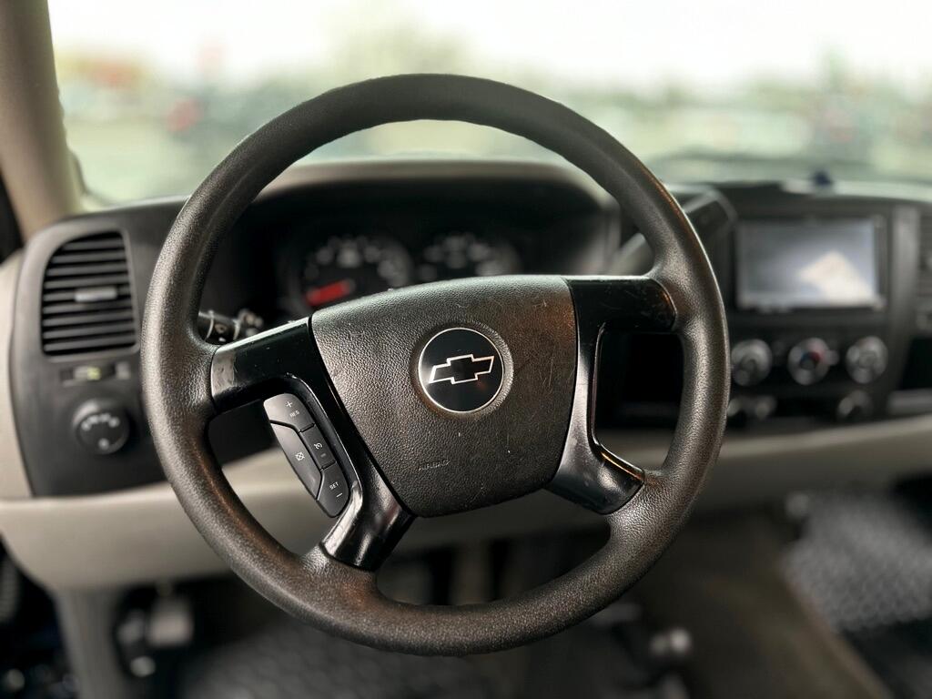 Chevrolet Silverado 1500 LS Crew Cab Short Box 4WD 2011