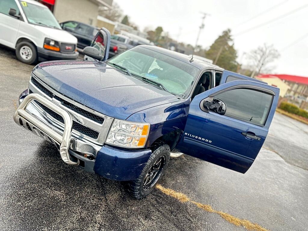 Chevrolet Silverado 1500 LS Crew Cab Short Box 4WD 2011