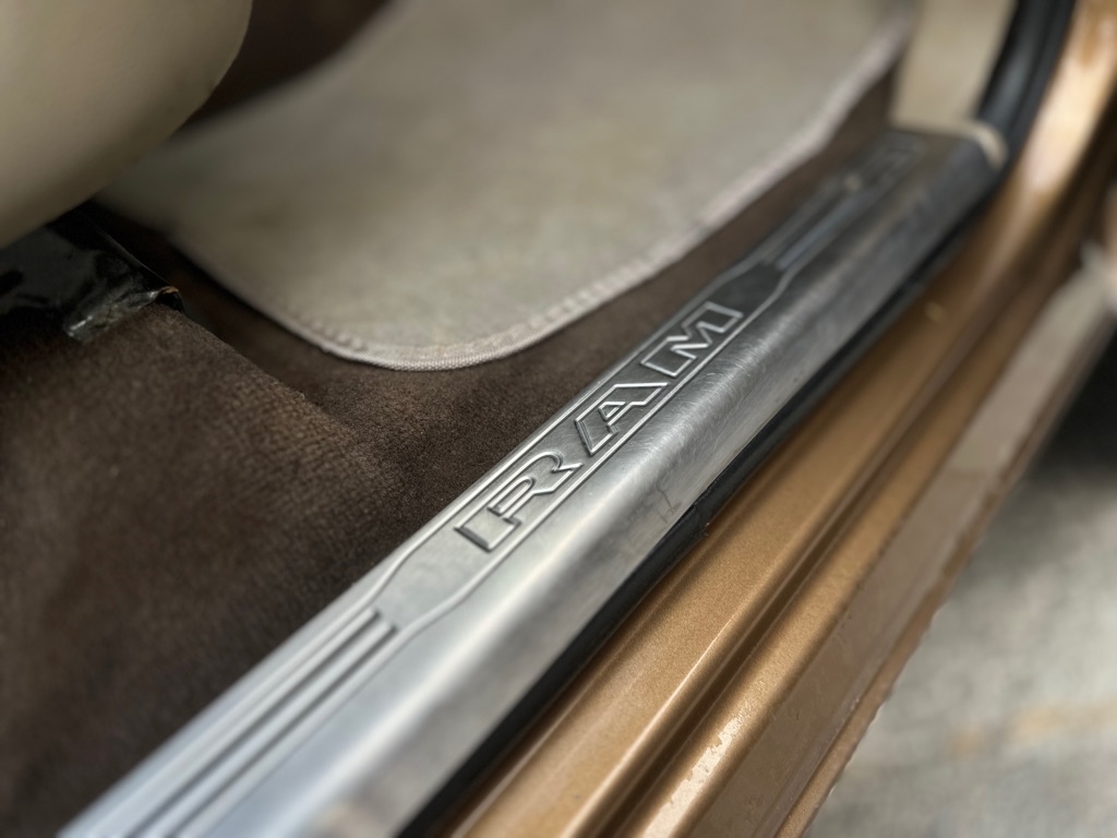 RAM 2500 Laramie Crew Cab SWB 4WD 2012