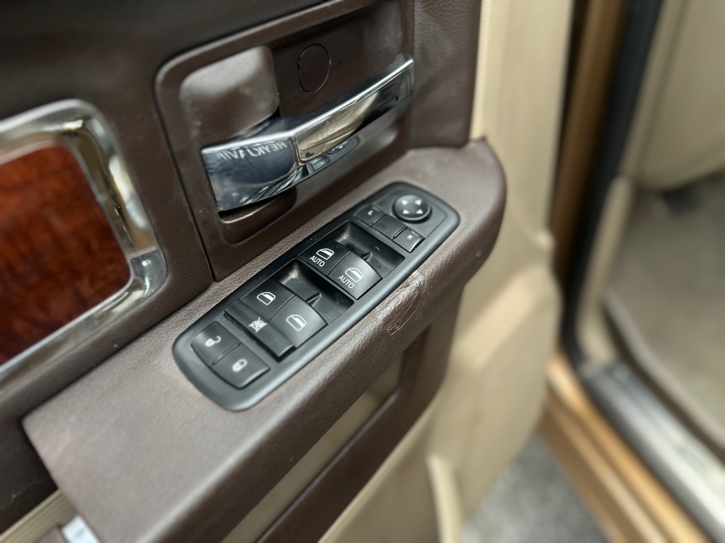 RAM 2500 Laramie Crew Cab SWB 4WD 2012