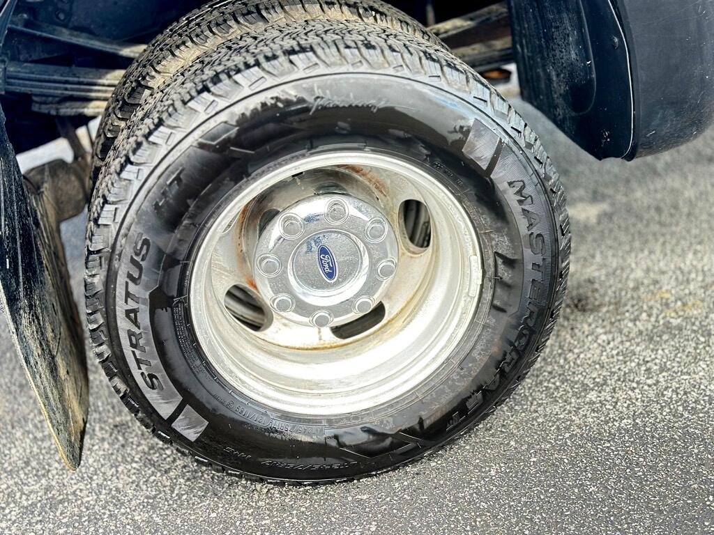 Ford F-350 SD XL Crew Cab Long Bed DRW 4WD 2011