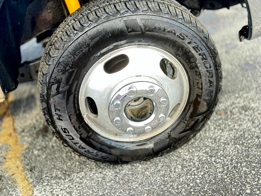 Ford F-350 SD XL Crew Cab Long Bed DRW 4WD 2011