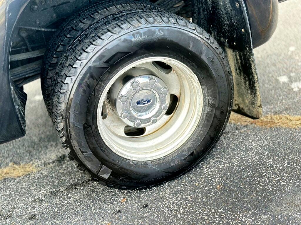 Ford F-350 SD XL Crew Cab Long Bed DRW 4WD 2011