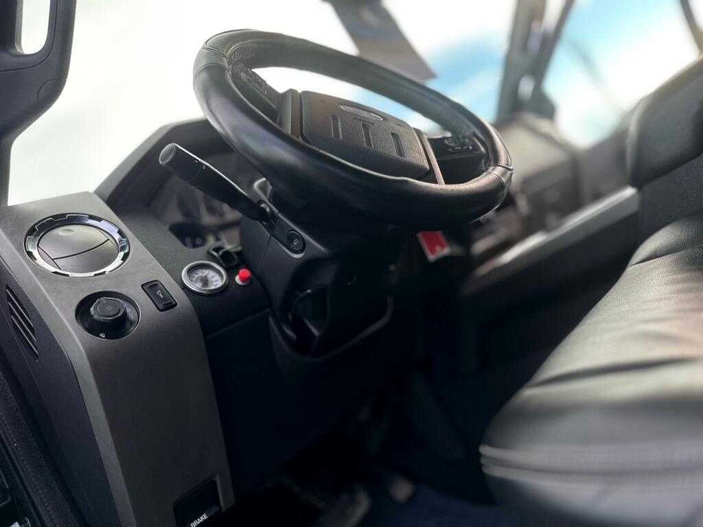 Ford F-350 SD XL Crew Cab Long Bed DRW 4WD 2011