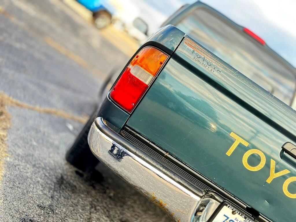 Toyota Tacoma Regular Cab 2WD 1997