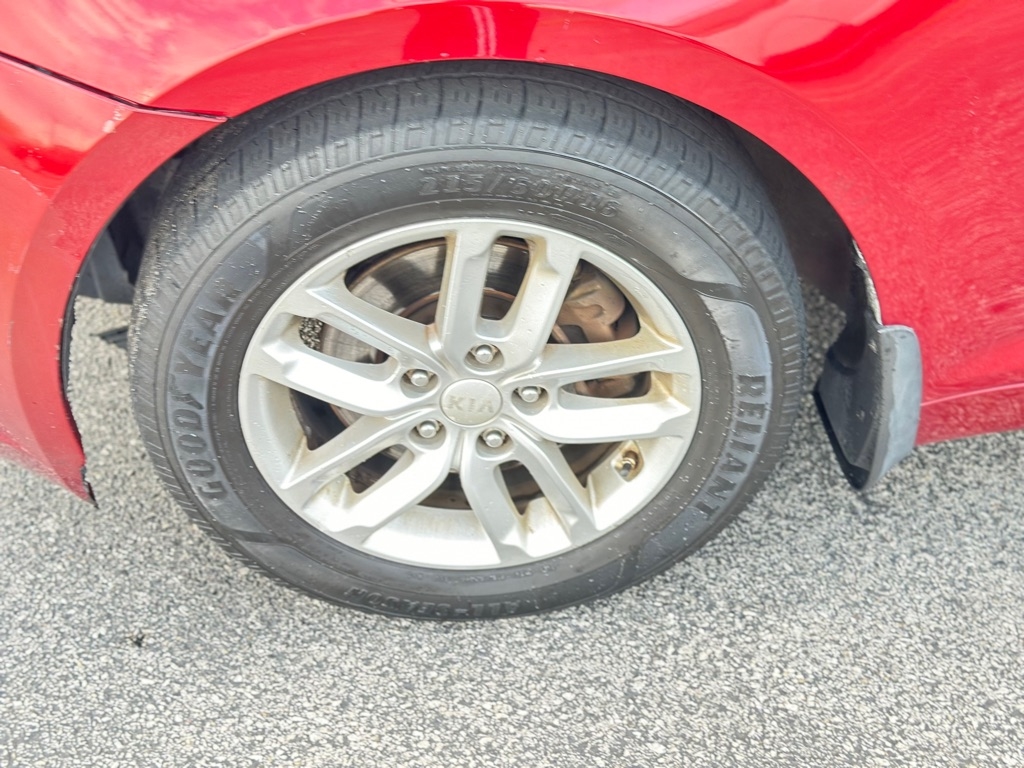 Kia Optima LX MT 2013