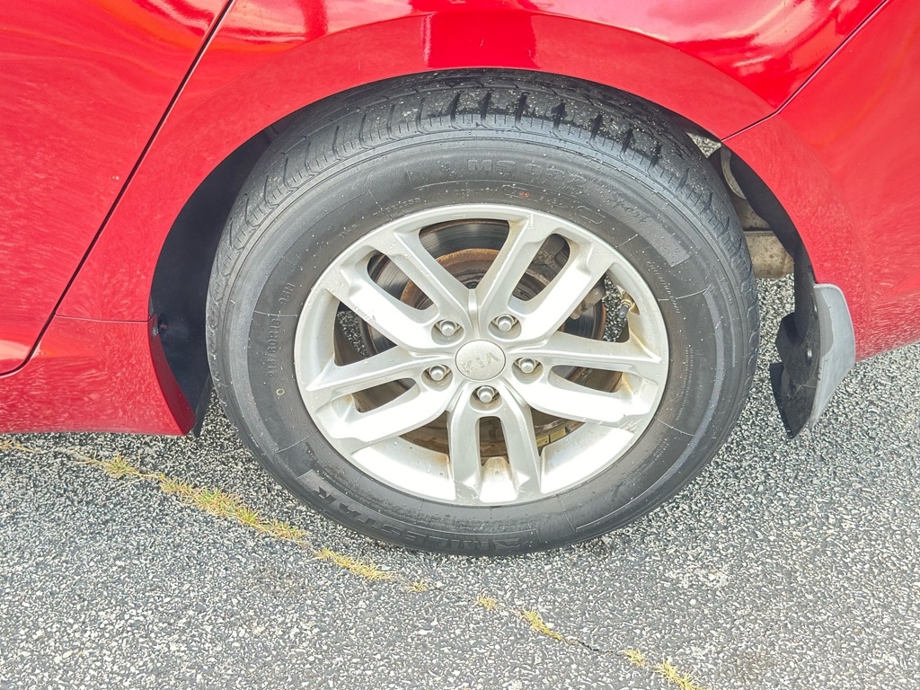 Kia Optima LX MT 2013