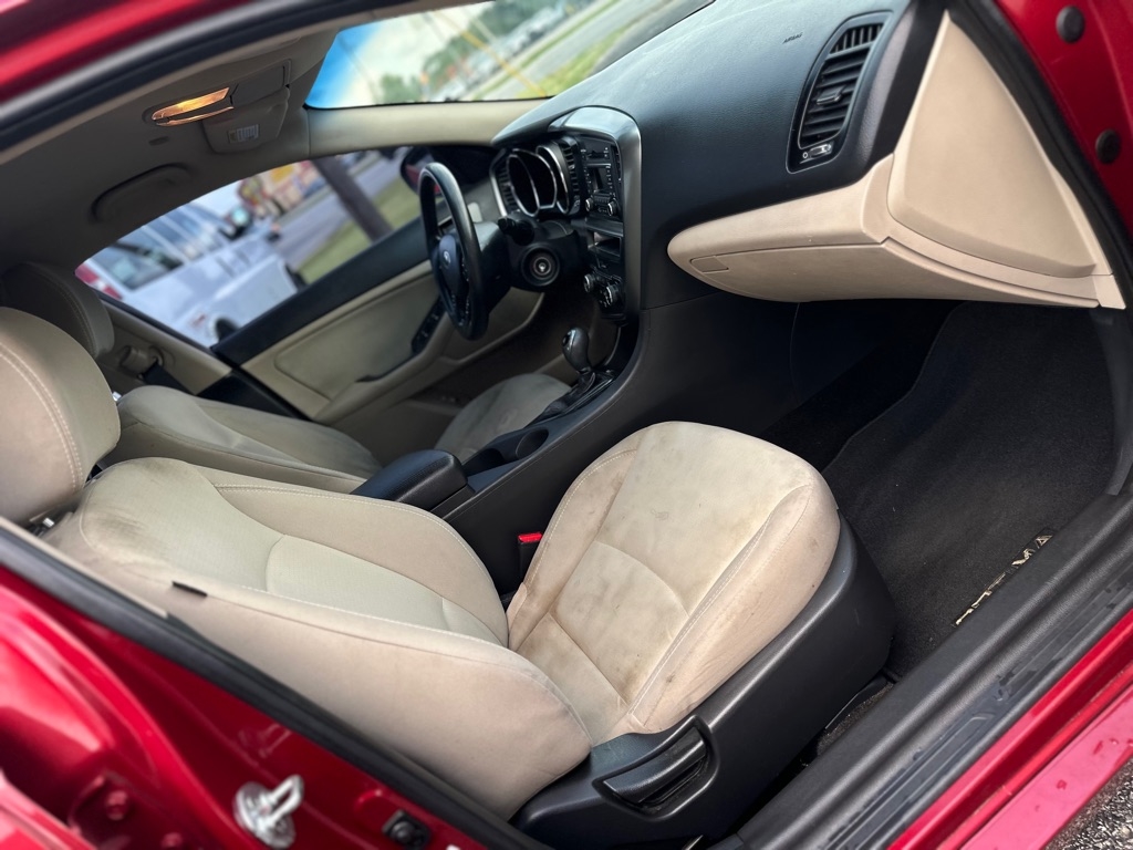 Kia Optima LX MT 2013