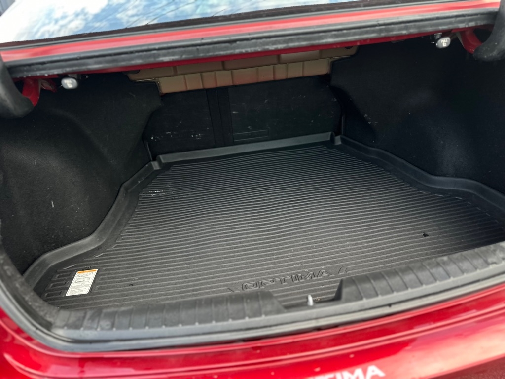 Kia Optima LX MT 2013