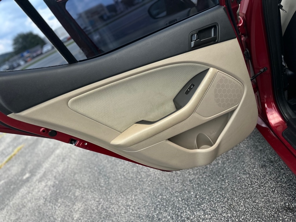 Kia Optima LX MT 2013