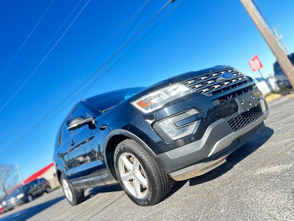 2016 Ford Explorer XLT's photo