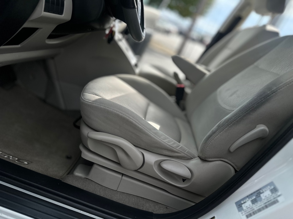 Mazda MAZDA5 Sport 2010