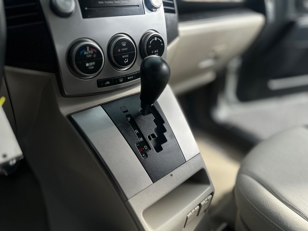 Mazda MAZDA5 Sport 2010