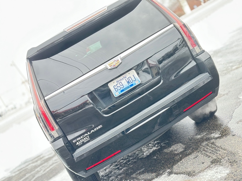 Cadillac Escalade Luxury 4WD 2016
