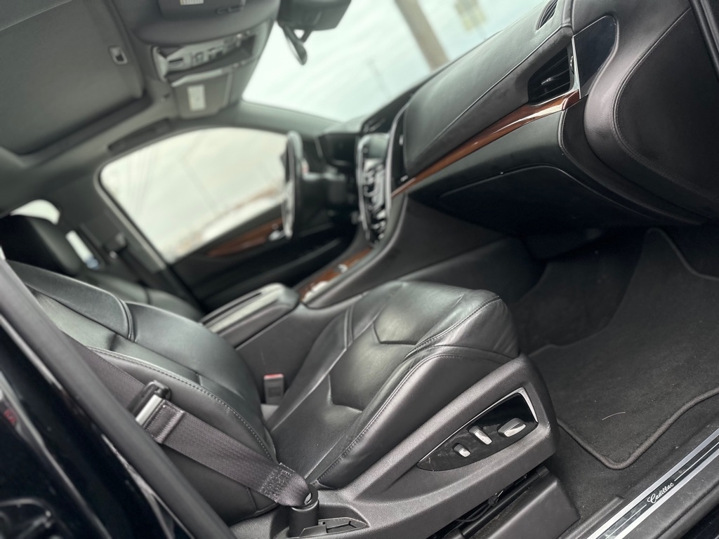 Cadillac Escalade Luxury 4WD 2016