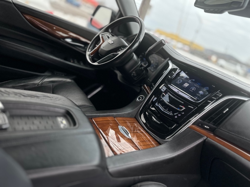 Cadillac Escalade Luxury 4WD 2016