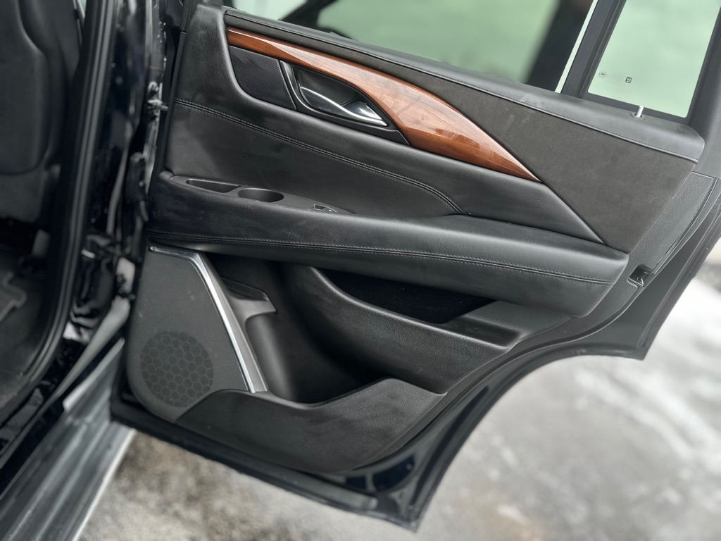 Cadillac Escalade Luxury 4WD 2016