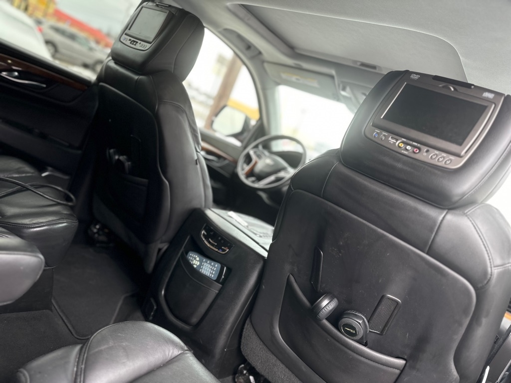 Cadillac Escalade Luxury 4WD 2016