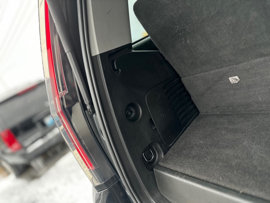 Cadillac Escalade Luxury 4WD 2016