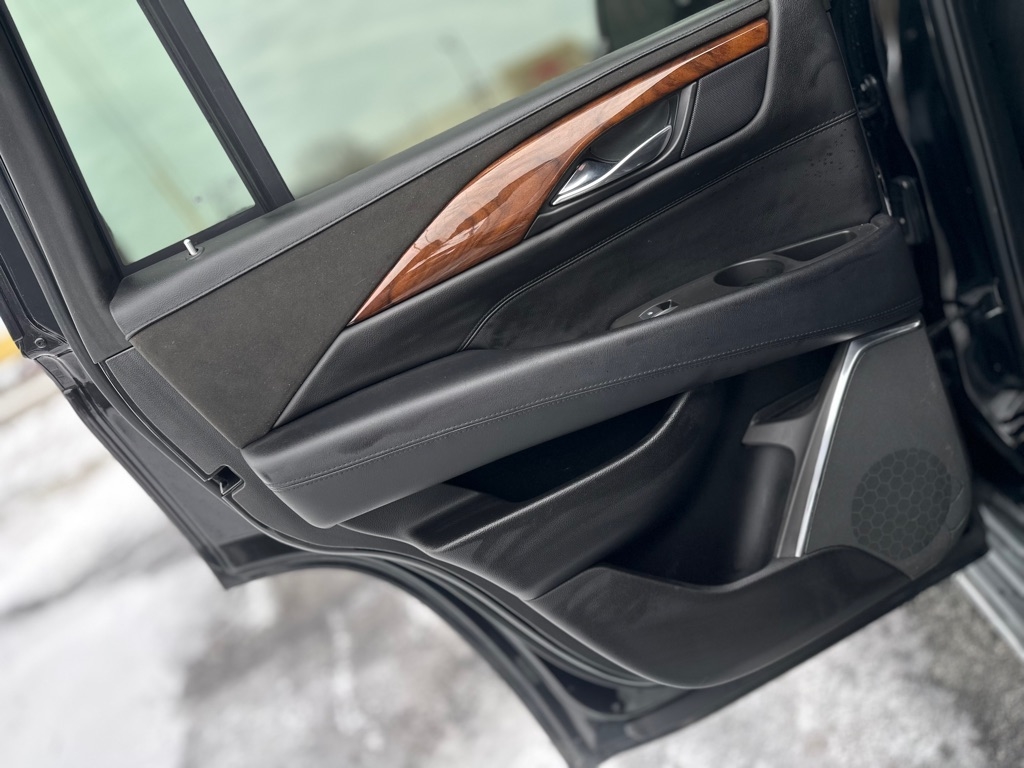 Cadillac Escalade Luxury 4WD 2016