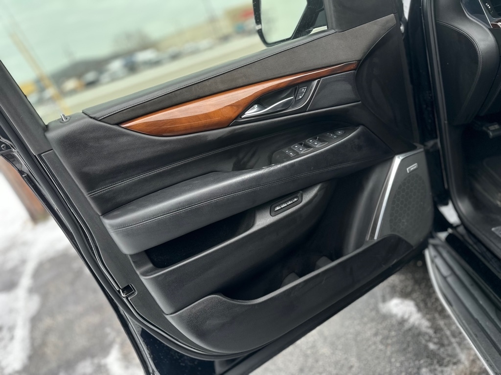 Cadillac Escalade Luxury 4WD 2016