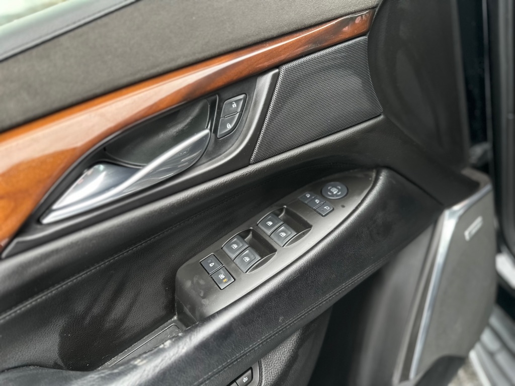 Cadillac Escalade Luxury 4WD 2016