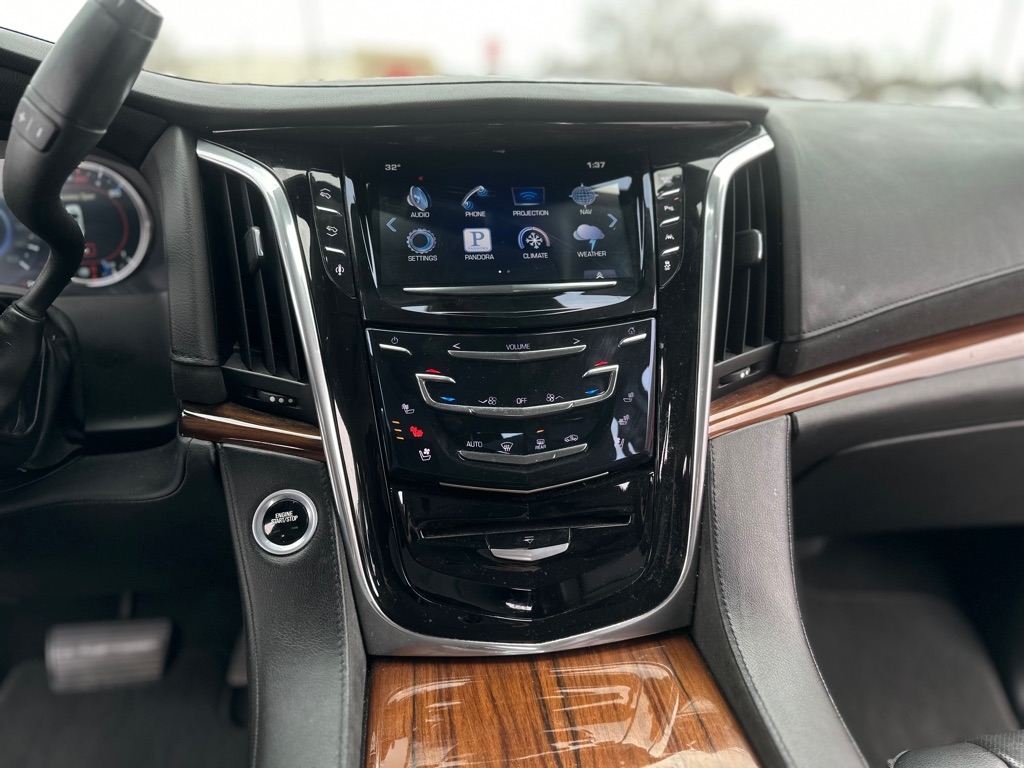 Cadillac Escalade Luxury 4WD 2016