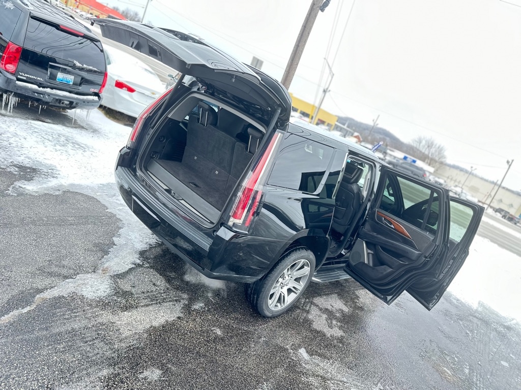 Cadillac Escalade Luxury 4WD 2016