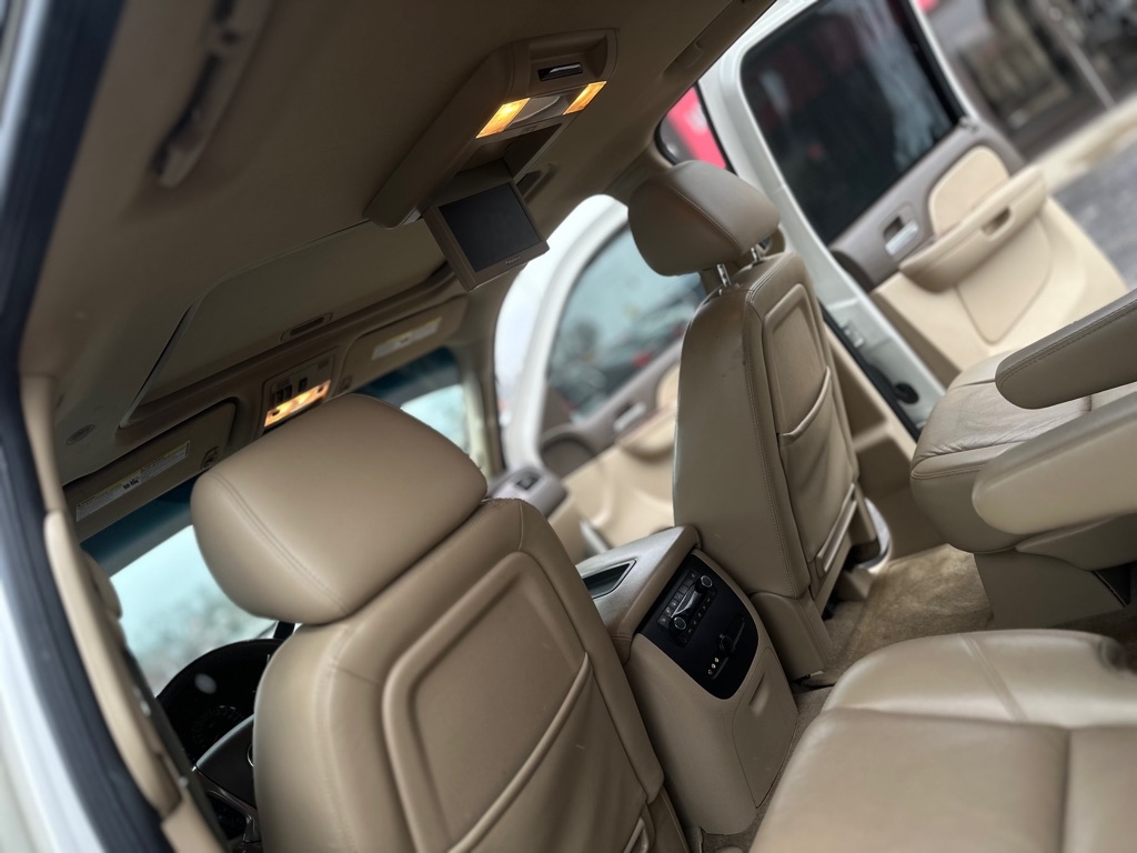 Chevrolet Suburban LTZ 1500 4WD 2010