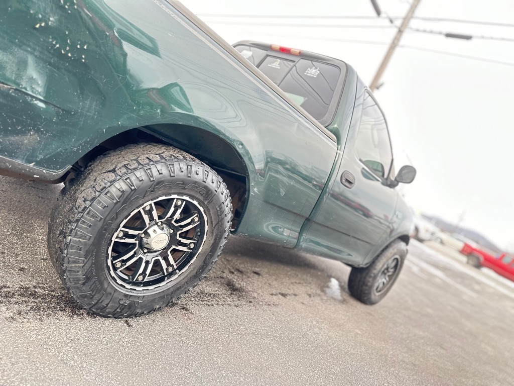 Ford F-150 XL 2WD 2003